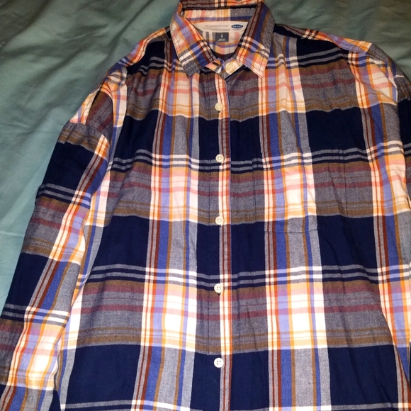 Old navy flannel shirt thats like new - Picture 1 of 2
